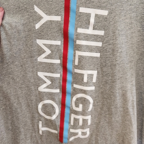 Tommy Hilfiger Gray Graphic V Neck T-Shirt Tee Sleepwear Logo Medium - Picture 2 of 6